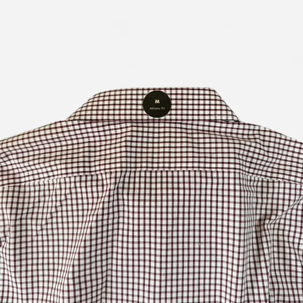 NWT Banana Republic White/Red Athletic Fit Wrinkle Resistant Button Up Size M